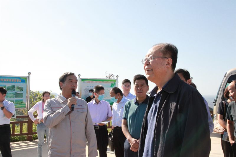 
				   
					河南省人大常委會(huì)黨組副書(shū)記、副主任馬懿一行到洛陽(yáng)黃河同力調(diào)研
				 